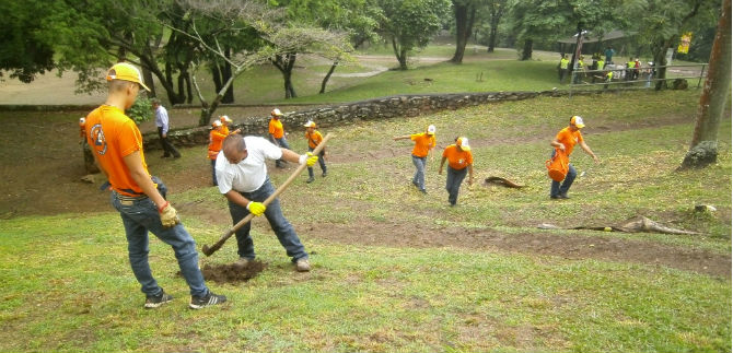 Sembrados 107 rboles en memoria de las vctimas del atentado al vuelo 203 de Avianca