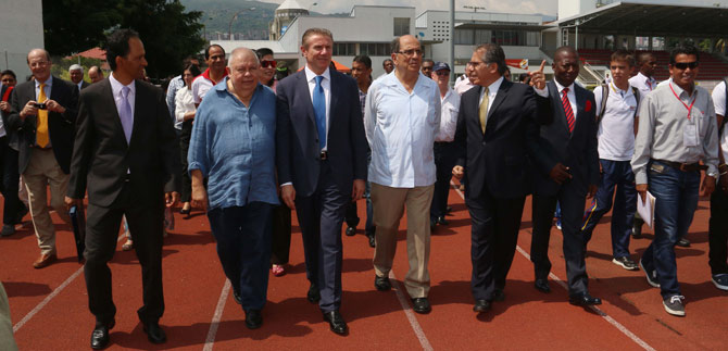 Colocan primera piedra del Centro de Alto Rendimiento de Atletismo