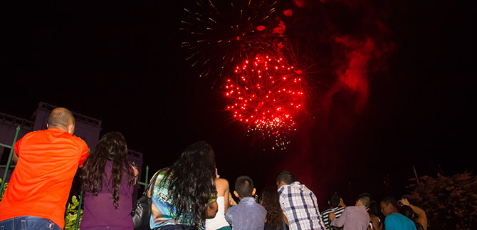 Juegos pirot�cnicos dieron la real bienvenida a las fiestas decembrinas