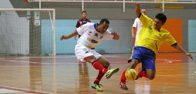 Rueda en Cali el bal�n del f�tbol de sal�n suramericano, desde este mi�rcoles