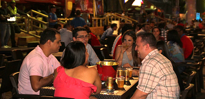 Tascas brindan ms diversin y entretenimiento antes y durante la Feria