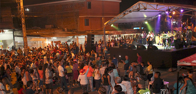 El jolgorio y la rumba inundaron de alegr�a a la comuna 18