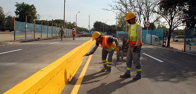 Trnsito y Conalvas ajustan sealizacin en zona de desvos en el Paso del Comercio
