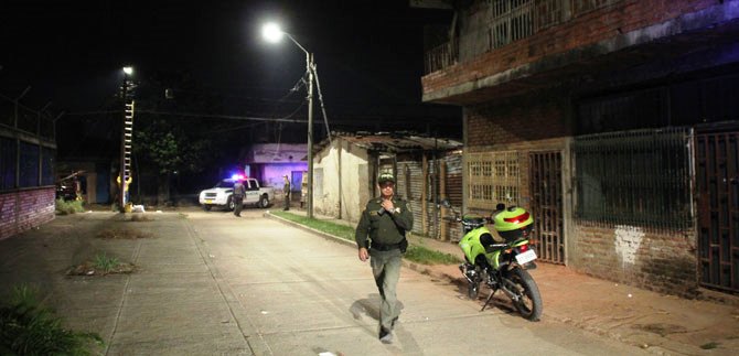 Iluminaci�n de parques y v�as contribuyen en la seguridad de la comuna 15