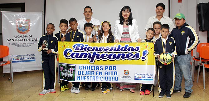 Exaltan a ni�os de escuelas de iniciaci�n, subcampeones en Barcelona