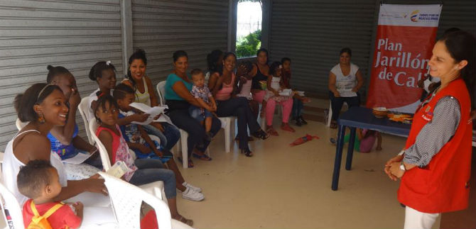 Plan Jarilln de Cali grada a madres beneficiarias de Ro Cauca, en habilidades parentales
