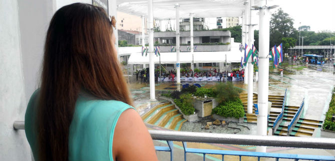 Tres desmovilizados, que dejaron las armas, hoy trabajan en la Asesora de Paz
