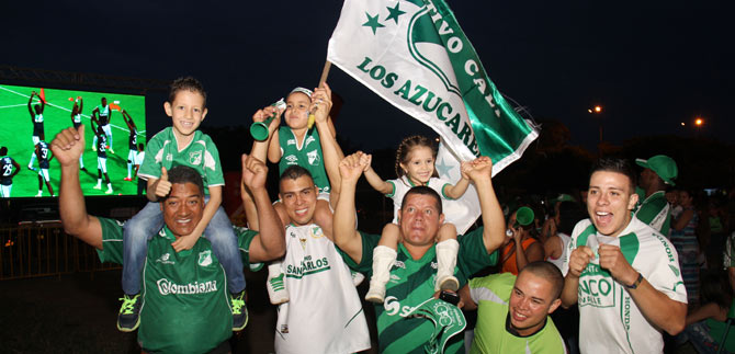 Cale�os vibraron la final de f�tbol en pantallas gigantes, instaladas por la Alcald�a
