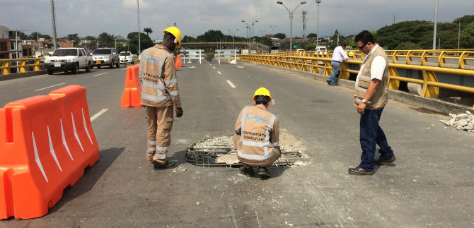 Contratista reparar� el puente de la carrera 8 con 70: Secretar�a de Infraestructura