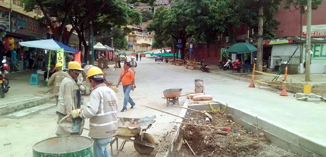 Usuarios de la va La Paz estrenan nuevo acceso, en el suroeste de Cali