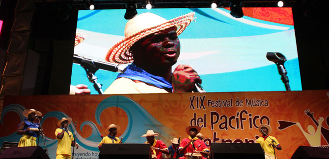 Msica del Pacfico se meti en los caleos, en segundo da del Petronio