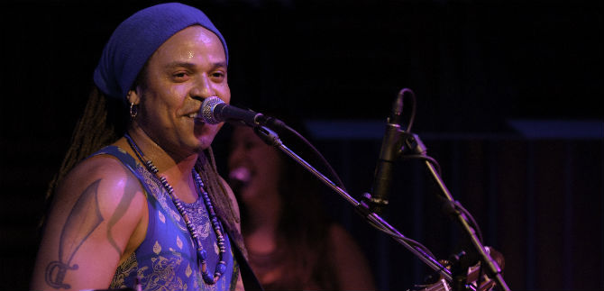 Bienvenido, Carlinhos Brown, a la fiesta del Petronio