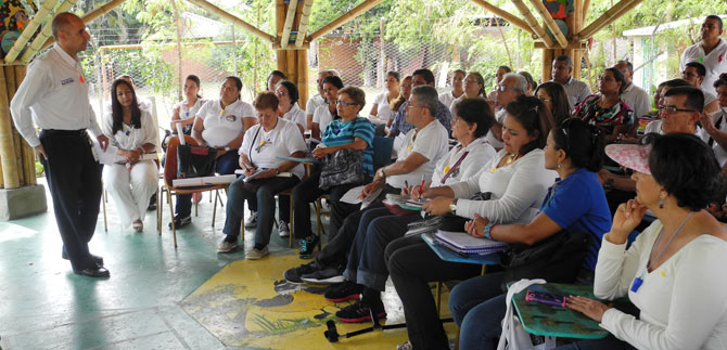 Administradores de unidades residenciales se capacitan en evacuacin por sismo