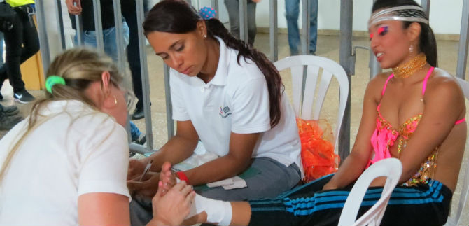 Detrs del escenario, a veces no hay sonrisas...