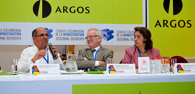 Alcalde muestra bondades del Decatl�n Solar ante el Congreso Vial
