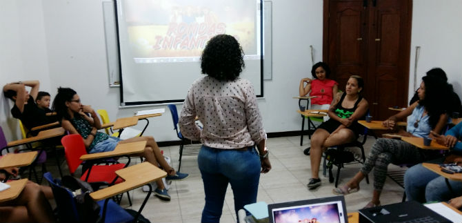 Mujeres ciclistas se capacitan en no violencia de g�nero, en Casa Matria