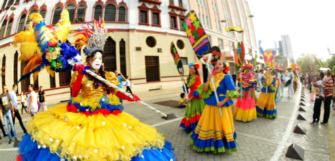 Carnaval de Barranquilla sedujo a cale�os en la Calle de la Danza