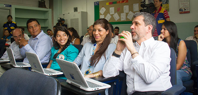 Con Tit@ la educacin en Cali se moderniz, Vicepresidente de Microsoft