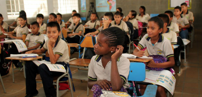 Secretara de Educacin implementa plan de reubicacin de estudiantes, rueda de prensa