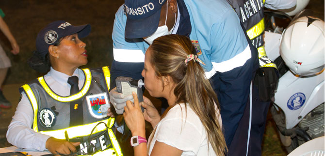 Cale�os salen bien librados de operativos de alcoholemia