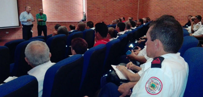 Protocolos para la atenci�n de incendios forestales son socializados a Bomberos del Valle