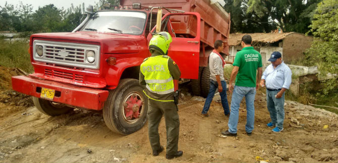 Contin�an operativos de control y vigilancia en la comuna 21 contra las escombreras
