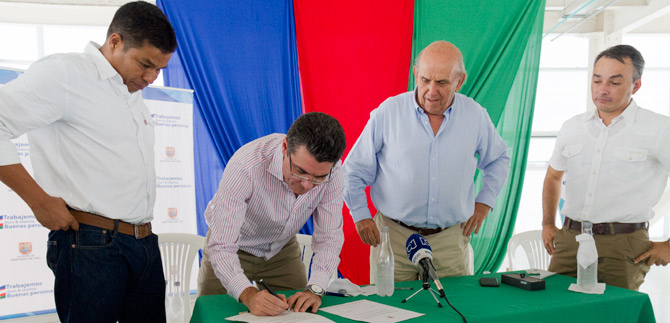 Alcalde Armitage y Ministro de Salud entregaron millonarios recursos para IPS Silo�