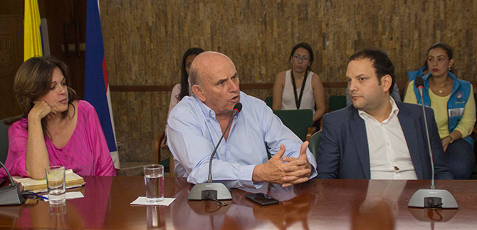 Entes de control, de la mano con Armitage en el tema educativo