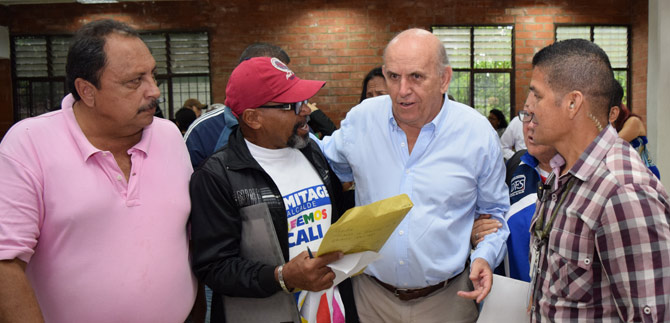 Alcalde Armitage se reuni� y dialog� con l�deres de la comuna 11
