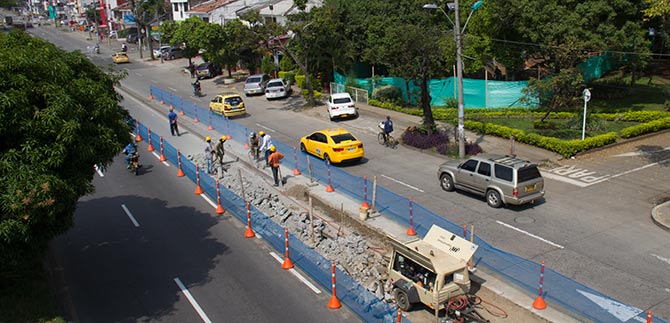 Cierran carril derecho de la calzada principal de la Autopista Sur con 64