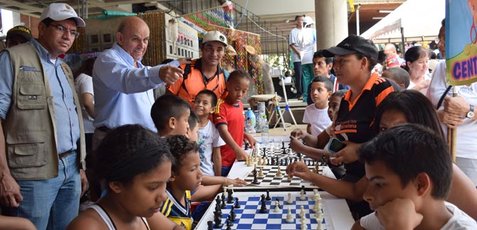Alcalde de Cali lleg� a la comuna 20 donde se realiz� la quinta brigada de servicios