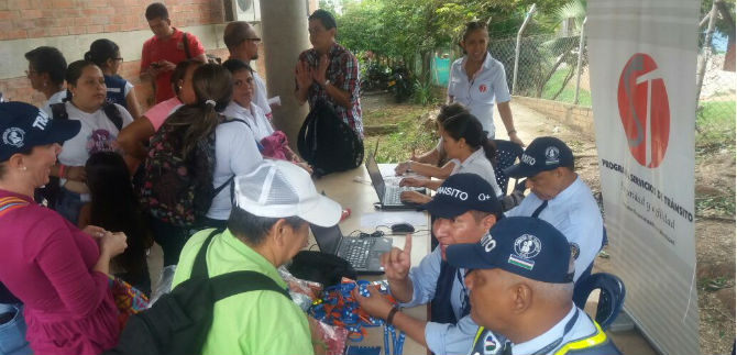 Trnsito presente en la Feria de Servicios en la Comuna 20