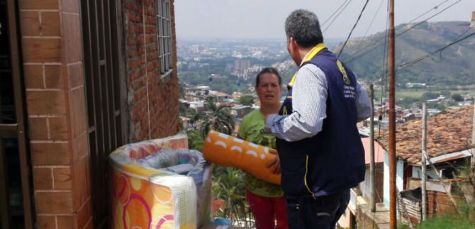 Entregan ayuda humanitaria y recomiendan a comunidad ser prevenida ante lluvias