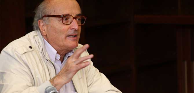 El socilogo francs colombianlogo Daniel Pecaut, dicta conferencia sobre conflicto, desarrollo y paz