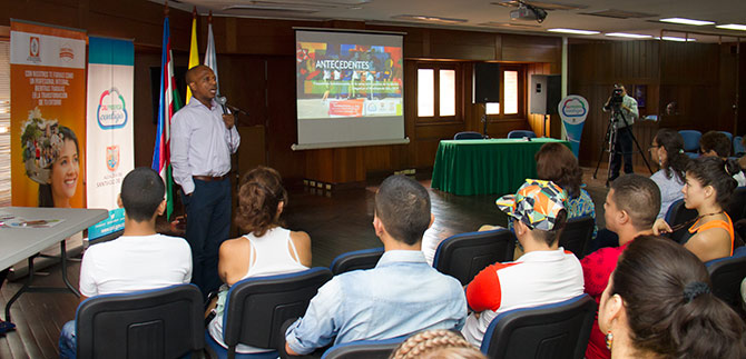 Apoyo efectivo para las escuelas de salsa