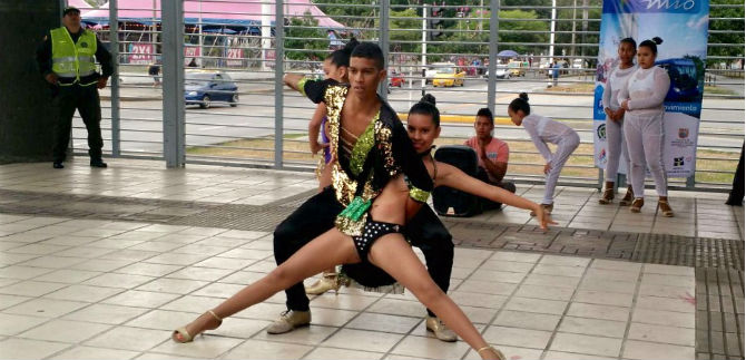Haz parte del programa Palabra y Arte en Movimiento