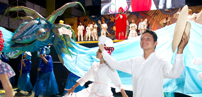 La Sultana se visti de folclor Pacfico en su noche de apertura