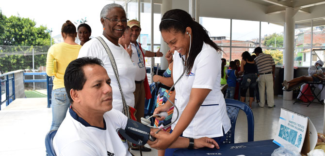 Recicladores, carretilleros y habitantes de la comuna 20, participaron en Jornada Integral de Servicios