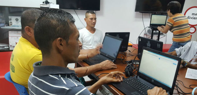 25 habitantes de la calle se capacitan en manejo de las tecnolog�as