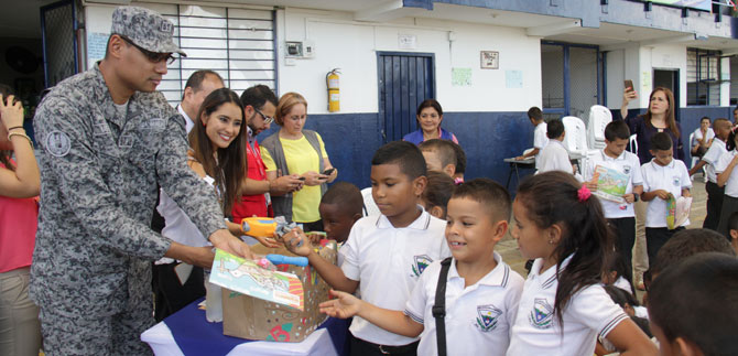 2.600 ni�os de la ladera de Cali participaron en Cartilla de Paz