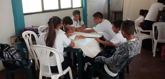 Los nios y adolescentes de la zona rural construyen futuro