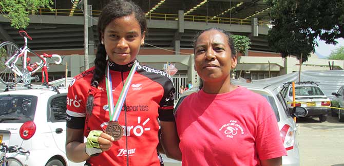 Mar�a Elizabeth Mosquera, la dama que dirige el ciclismo en la Comuna 7