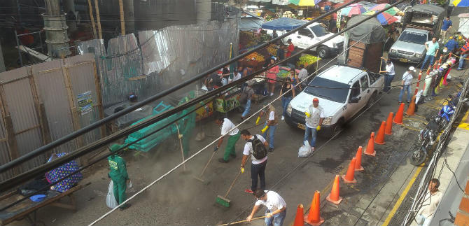 Productiva minga de limpieza en el centro de la ciudad