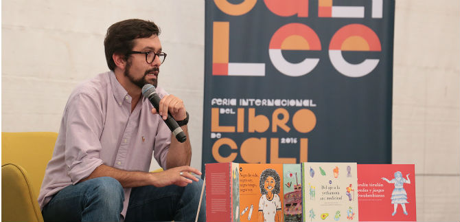 Cale�os y turistas siguen disfrutando de la Feria Internacional del Libro