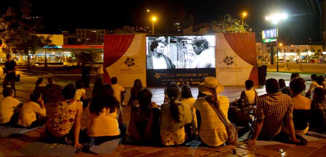 El Festival Internacional de Cine sigue armando su teatro a la vuelta de su casa