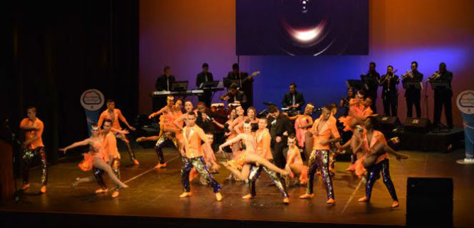 La Noche de las Grandes y los Grandes de la salsa cale�a, este viernes