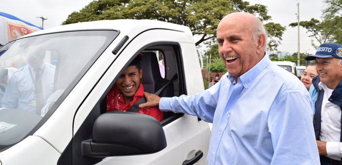 Con la entrega de vehculos de carga, Cali le apunta al progreso y proteccin del medio ambiente