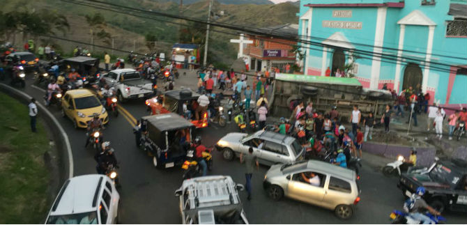 Autoridades atendieron de manera inmediata accidente en la v�a al mar