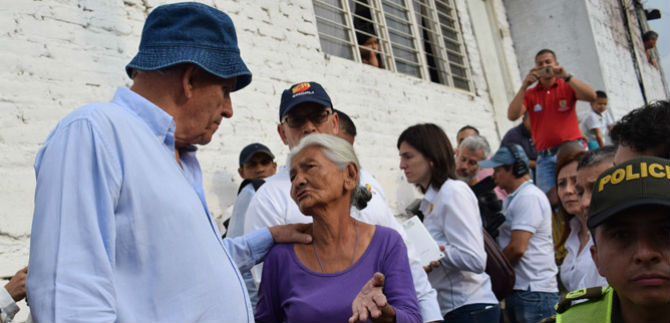 Desde muy temprano Alcalde Armitage recorri� sitios afectados por vendaval
