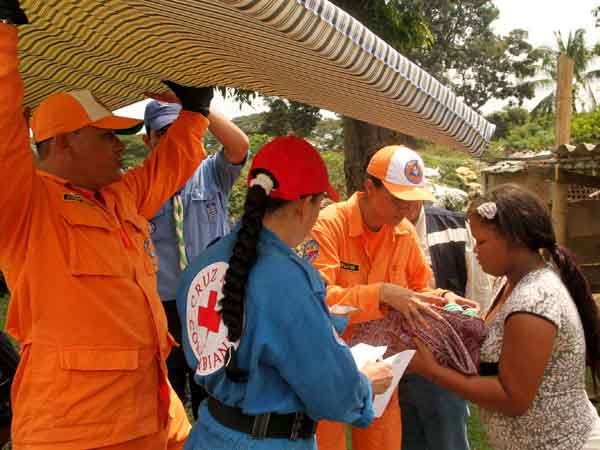 1.183 familias del jarill�n del r�o Cauca recibieron ayudas humanitarias